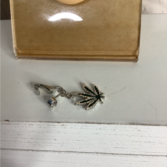 Clip-On Belly Button Ring - Picture 4 of 4